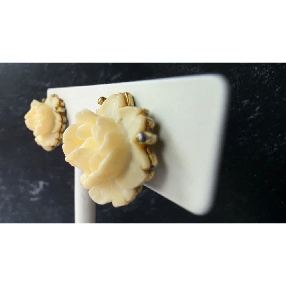 Celluloid Floral Gold Tone Metal Clip-on Screwback Earrings Vintage